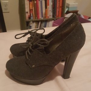 Size 8 wool Guess heels
